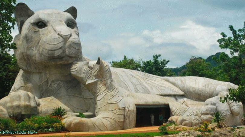 Tempelj Wat Pha Luang Ta Bua v Kanchanaburiju