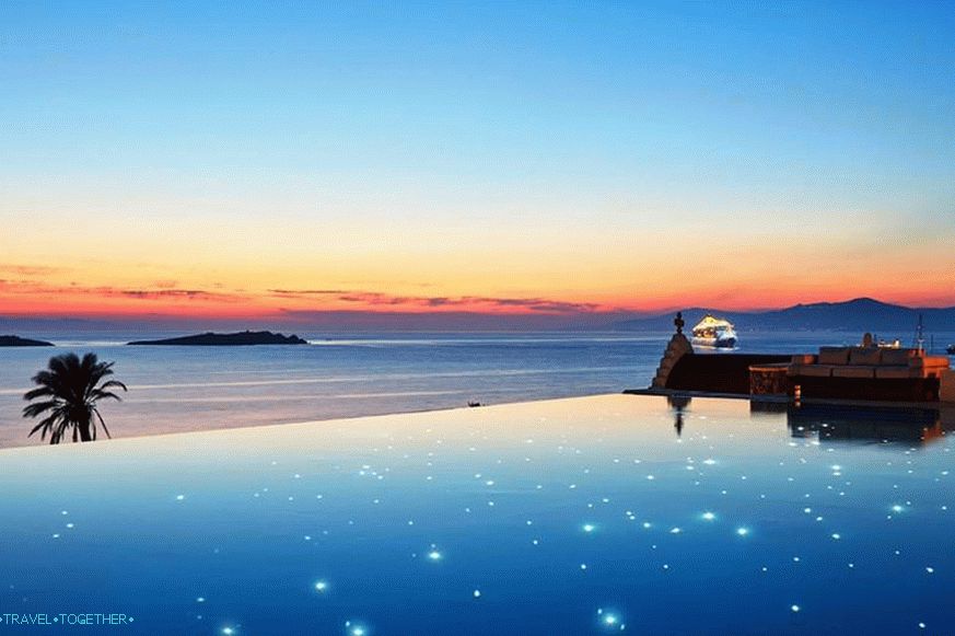 12 grških hotelov z impresivnimi panoramskimi bazeni