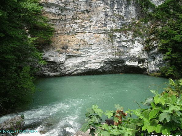 Abhazija. Modro jezero.