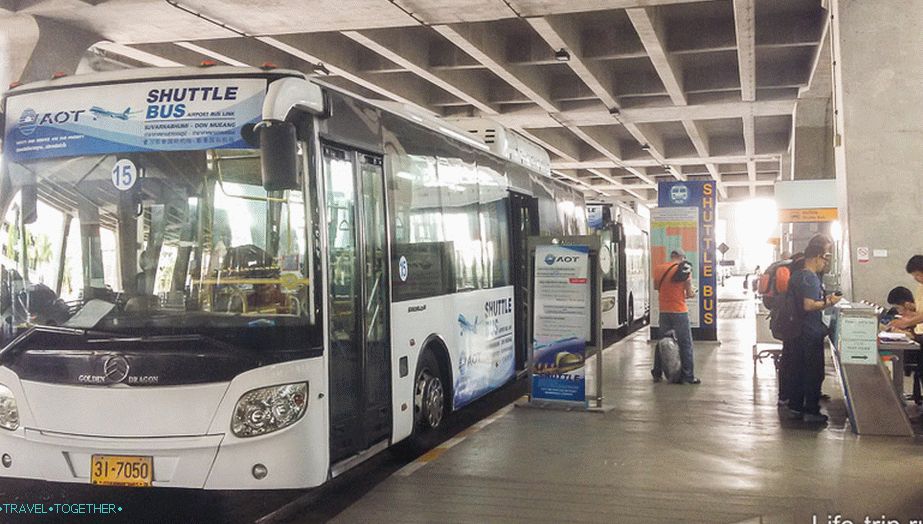 Shuttle bas, ki potuje od Don Muang do Suvarnabhumija
