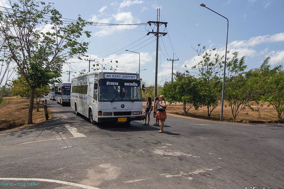 Avtobus blizu terminala 1