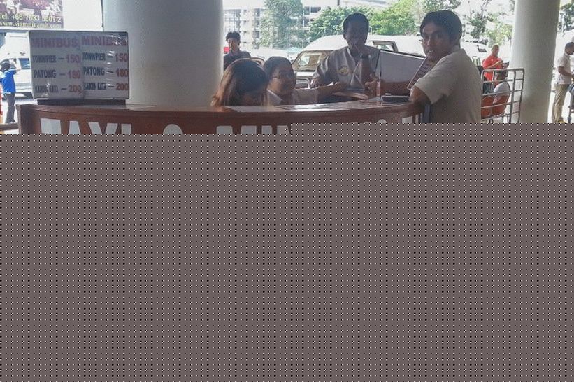 Stojte z minibusi na letališču Phuket