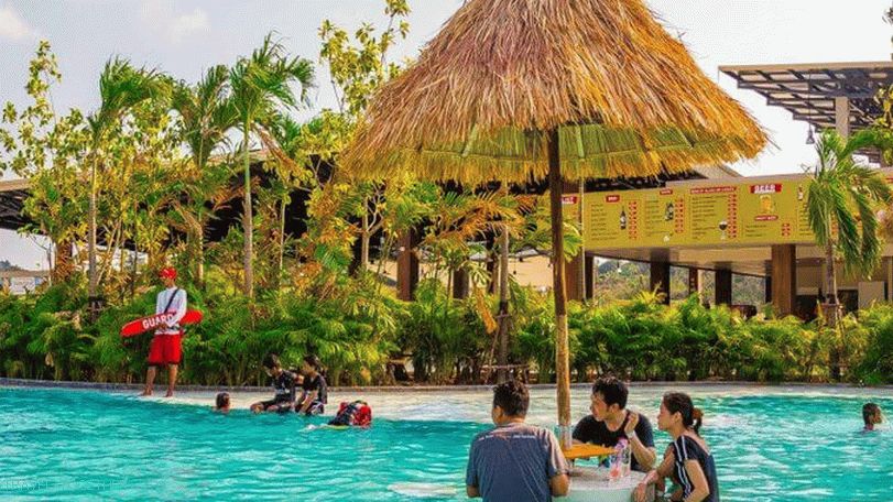 Bazen za sprostitev z bazenom v vodnem parku Ramayana Pattaya