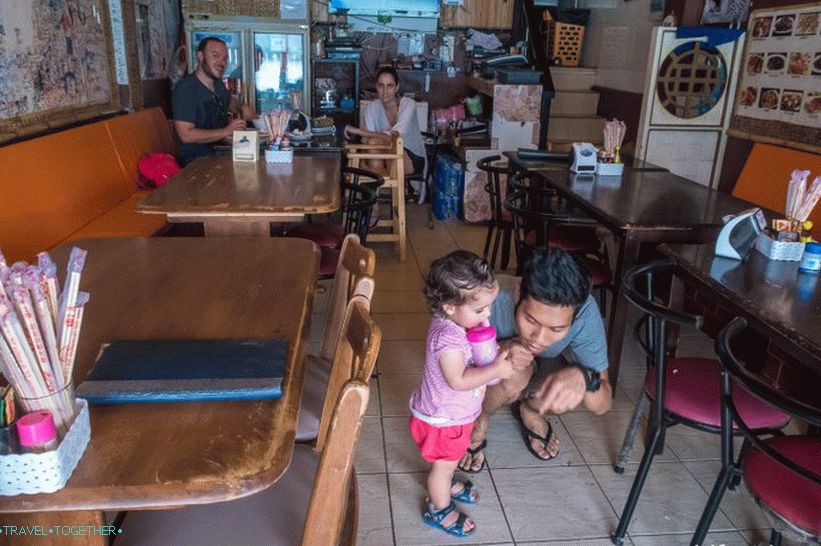 Amp Cafe na otoku Phi Phi Don - majhna tajska kavarna