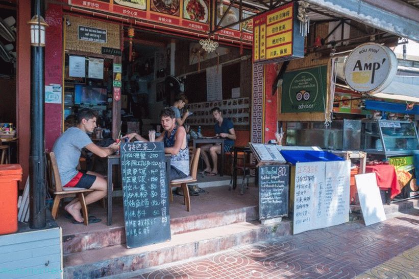 Amp Cafe na otoku Phi Phi Don - majhna tajska kavarna