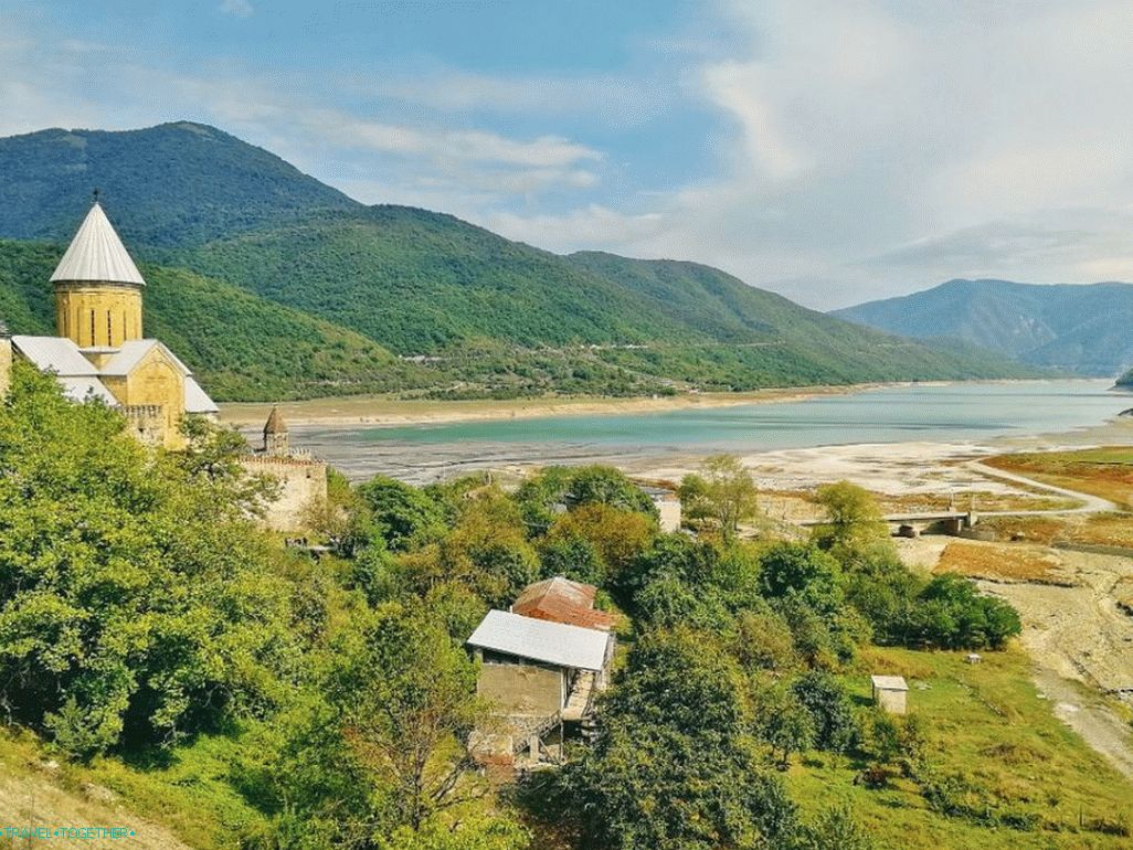 Ananuri proti Zhinvaliju