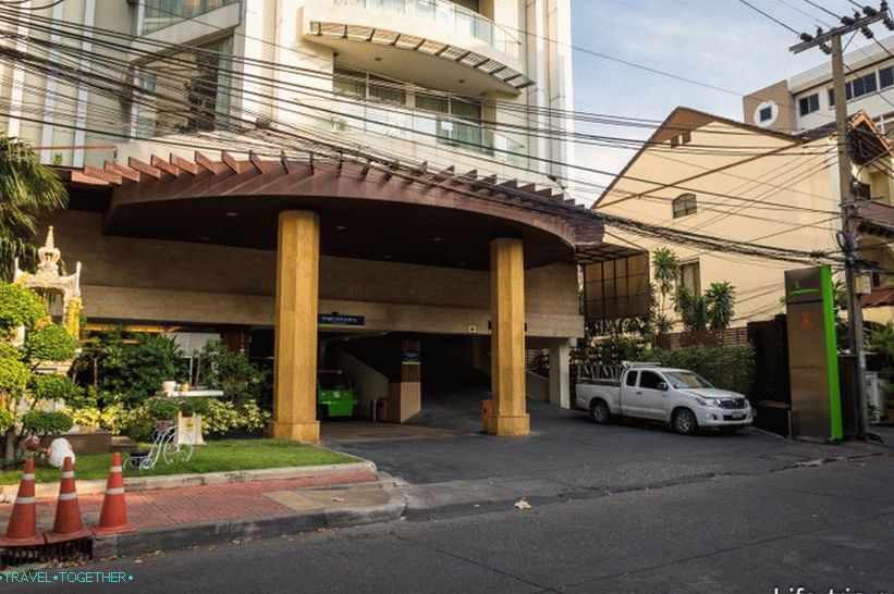 Hotel v Bangkoku z bazenom na strehi - Lohas Residences