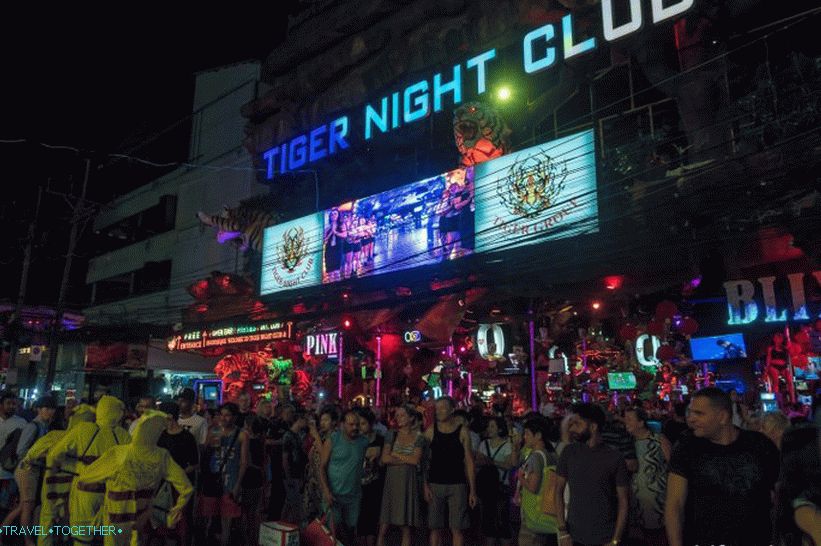 Bangla Road v Phuketu - ulica v Patongu s klubi in prostitutkami