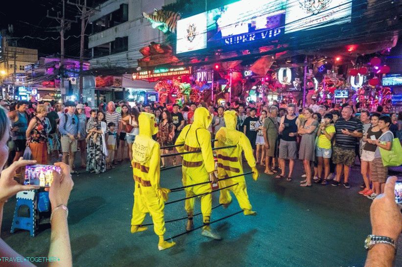 Bangla Road v Phuketu, plaža Patong