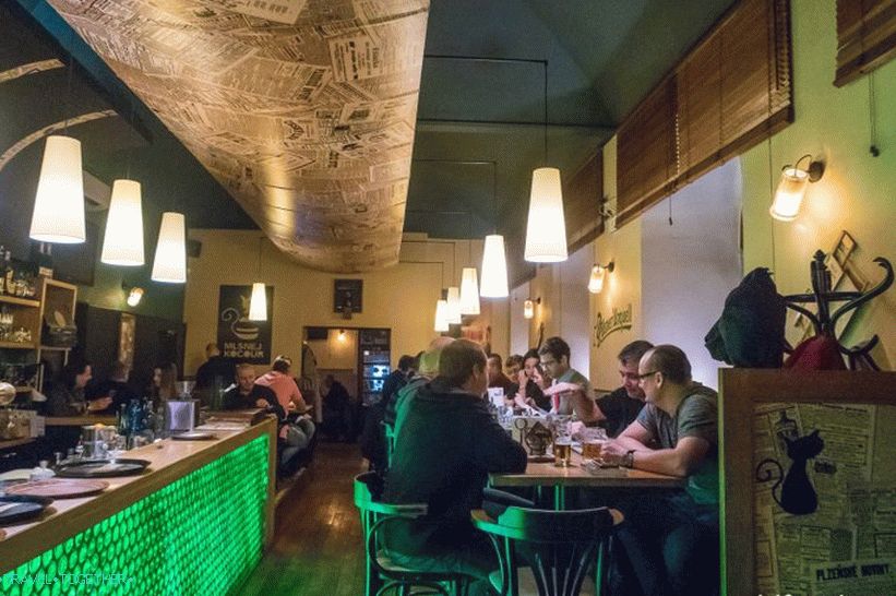 Mlsnej Kocour bar v Pragi je srednji za turiste in domačine