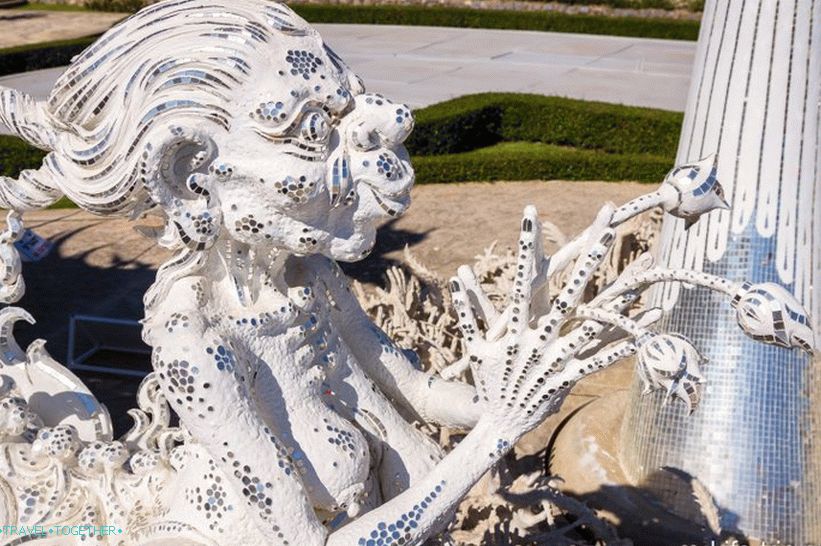 Tajski beli tempelj (Wat Rong Khun) - lepa pravljica v mesu