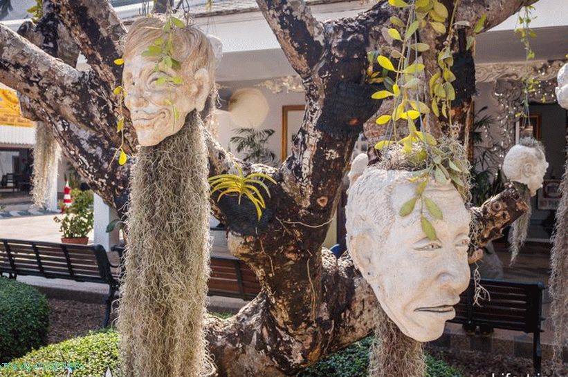 Tajski beli tempelj (Wat Rong Khun) - lepa pravljica v mesu