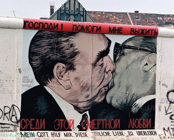 Poljub Honeckerja in Brežnjeva