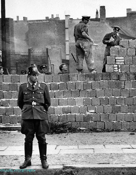 Gradimo berlinski zid