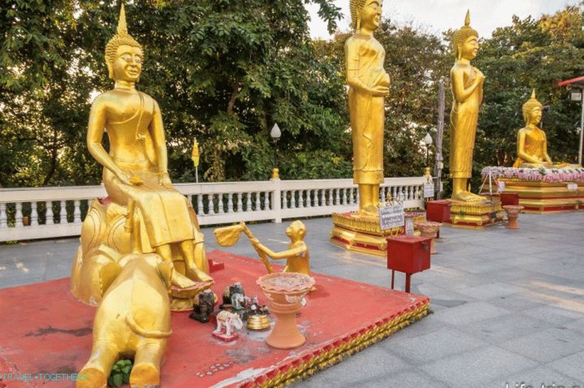 Kipi Bude v templju Wat Phra Yai