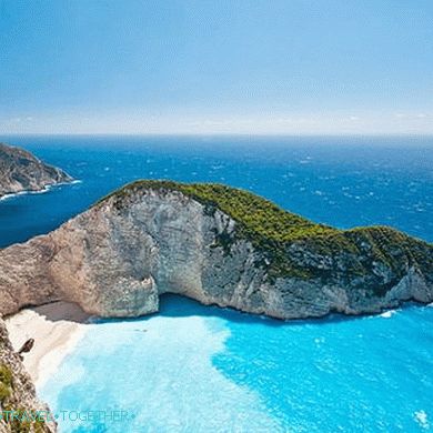 Zaliv Navagio: zgodba o najbolj prepoznavni plaži v Grčiji