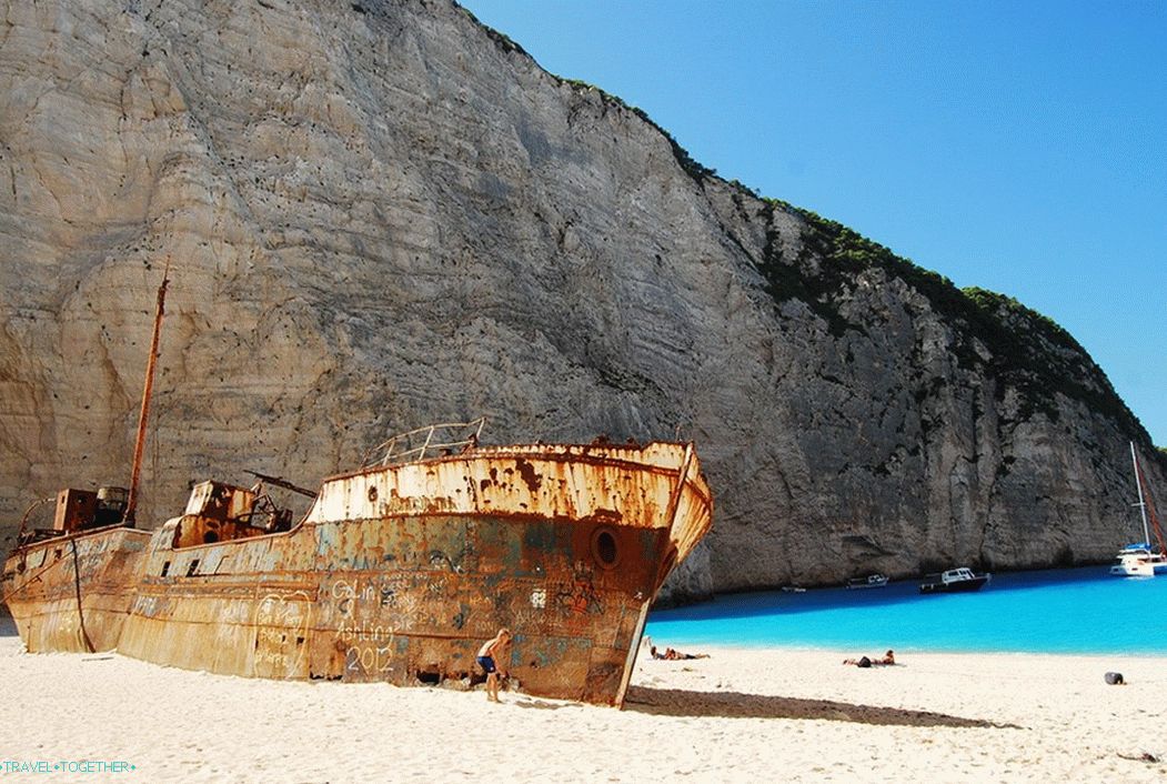 Zaliv Navagio: zgodba o najbolj prepoznavni plaži v Grčiji