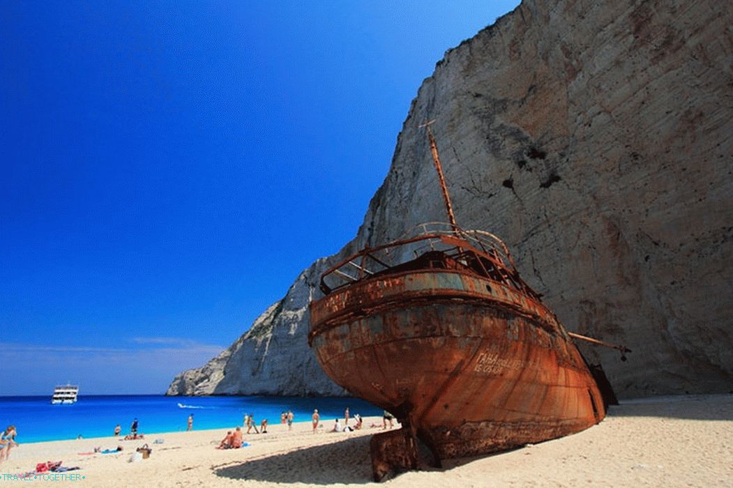 Zaliv Navagio: zgodba o najbolj prepoznavni plaži v Grčiji