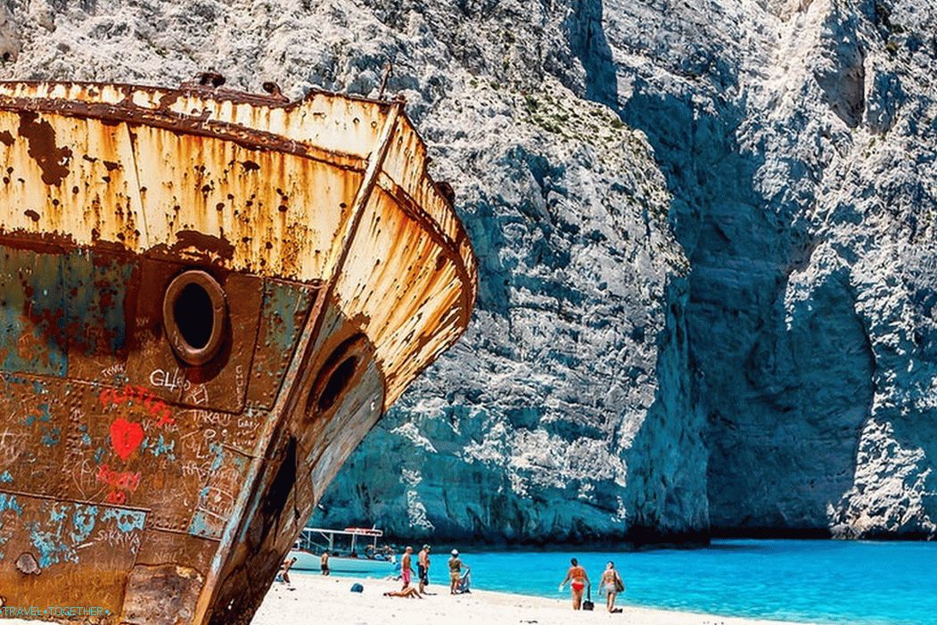 Zaliv Navagio: zgodba o najbolj prepoznavni plaži v Grčiji