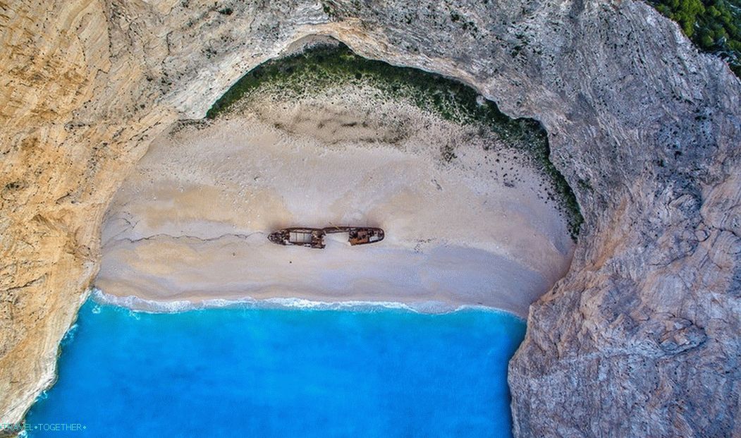 Zaliv Navagio: zgodba o najbolj prepoznavni plaži v Grčiji