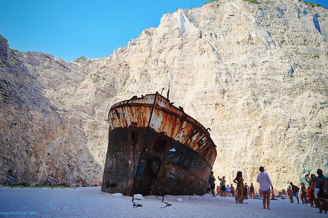 Zaliv Navagio: zgodba o najbolj prepoznavni plaži v Grčiji