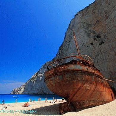Zaliv Navagio: zgodba o najbolj prepoznavni plaži v Grčiji