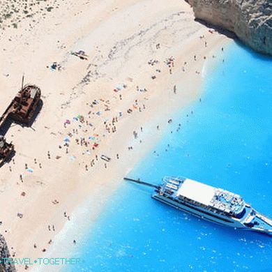 Zaliv Navagio: zgodba o najbolj prepoznavni plaži v Grčiji