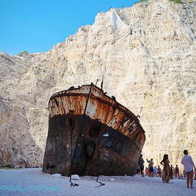 Zaliv Navagio: zgodba o najbolj prepoznavni plaži v Grčiji