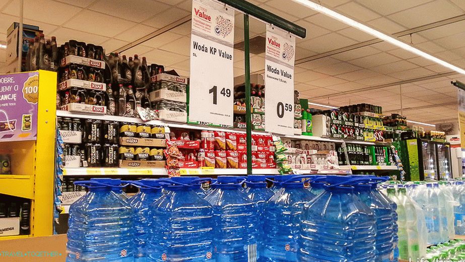 Voda je bila kupljena od 5 litrov, zelo poceni voda