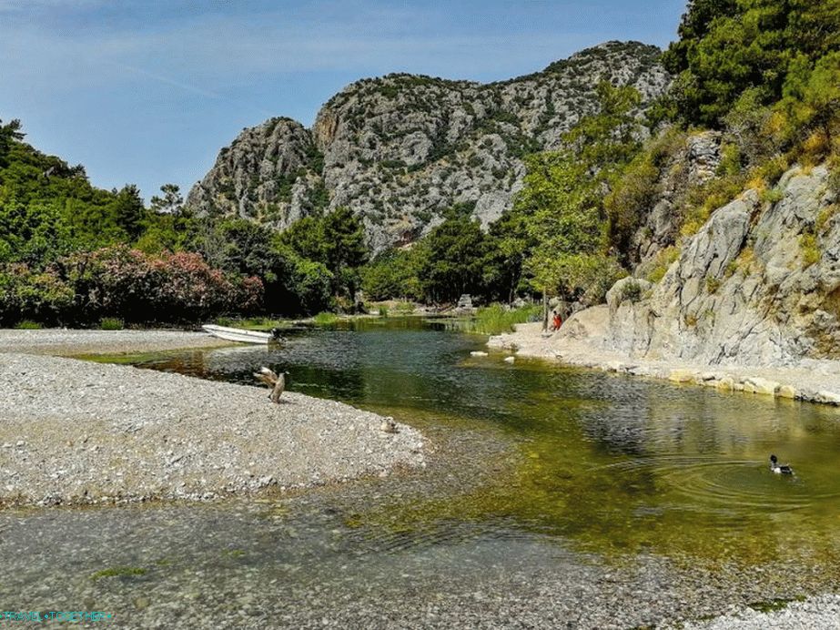 Usta reke na ruševinah Olymposa