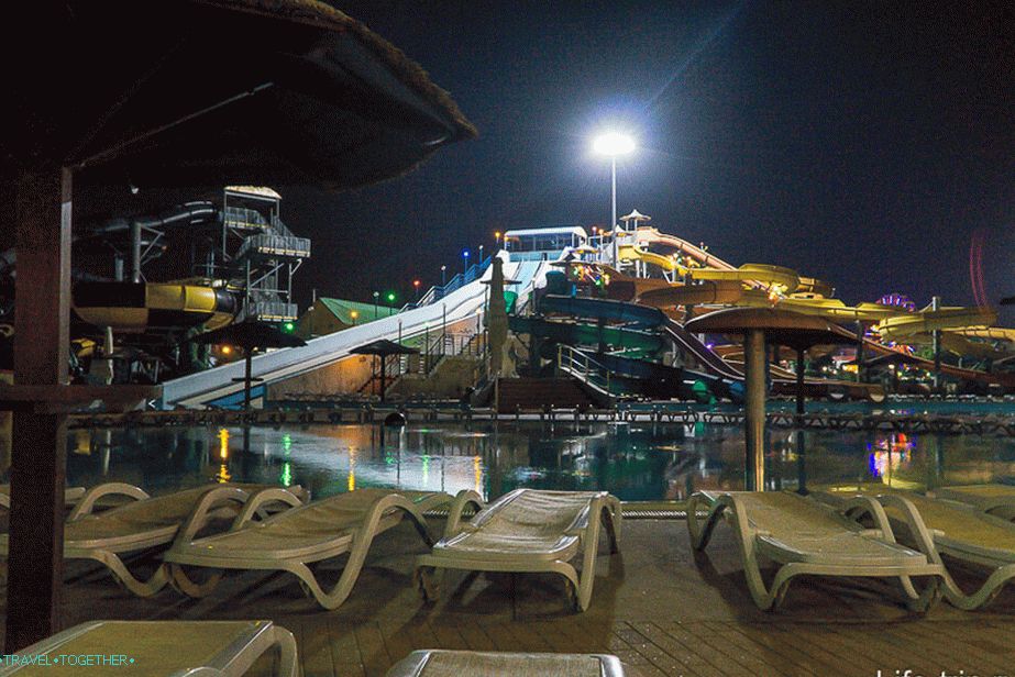 Waterpark Golden Beach v večernih urah