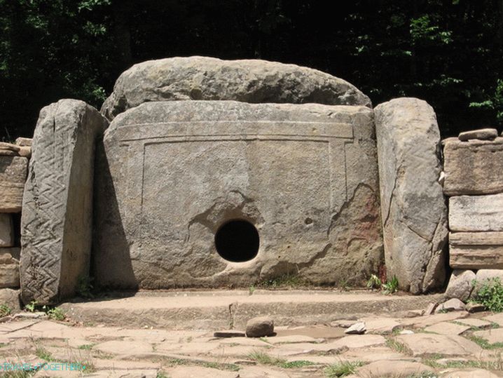 Village Renaissance. Dolmen Ekumenski.