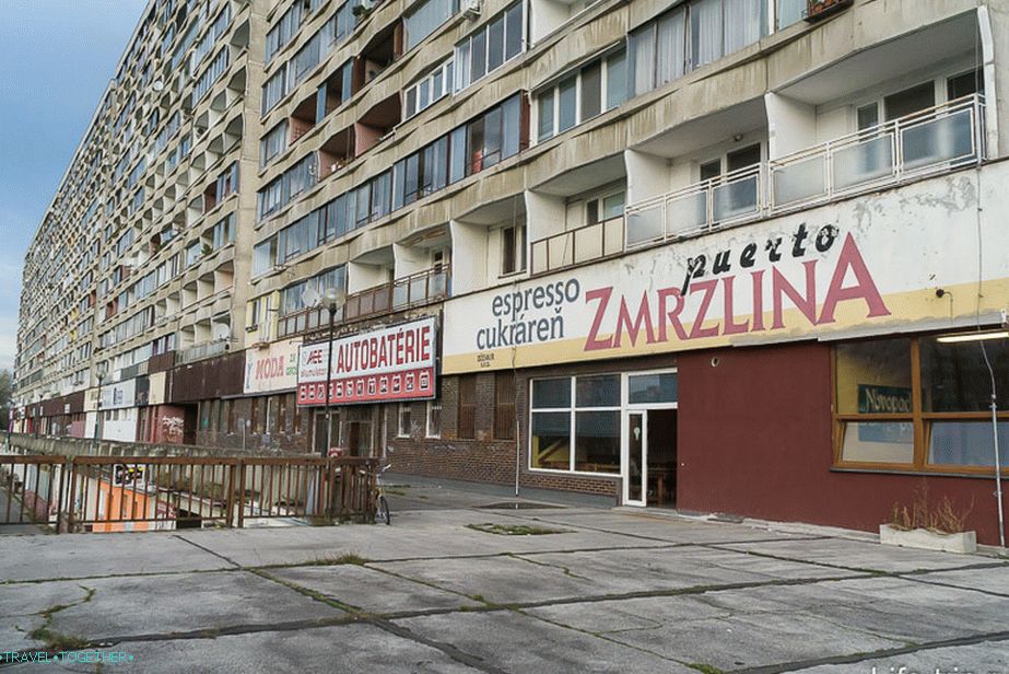 Obrabljena montažna hiša spominja na Azijo