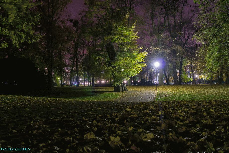 Park Garden Janka Krall v Bratislavi zvečer