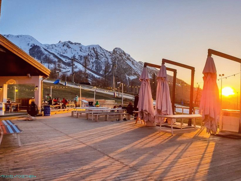Cafe Pear, Rose Farm, olimpijska vas