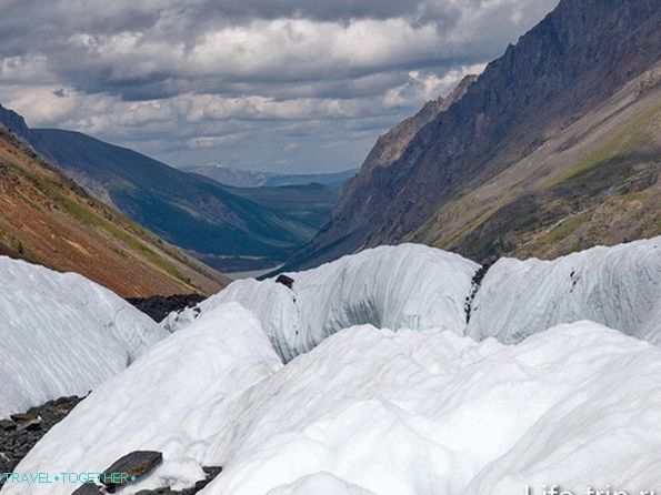 Mountain Altai. Ledenik Maashey. Foto Boris Volchek.