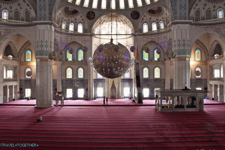 Mošeja Kocatepe v Ankari. Turčija.