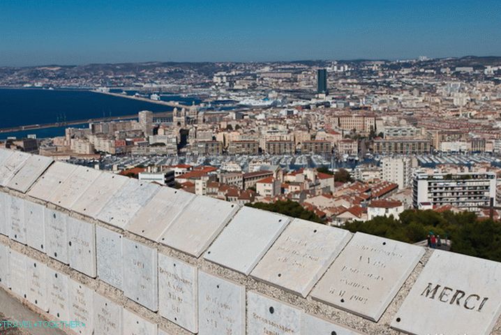 Izražanje hvaležnosti v katedrali Notre-Dame de la Garde