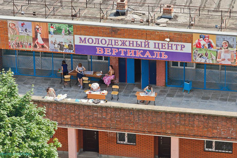 Mladinski klub je rešen pred vročino na ulici