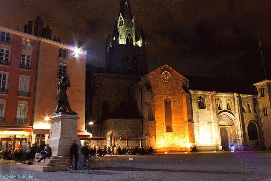 Noč Grenoble