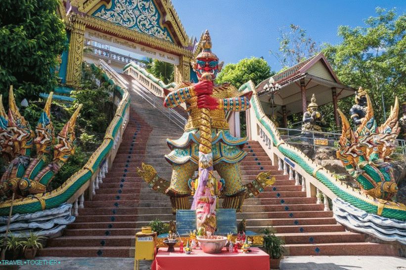 Tempelj Kao Ranga v Phuketu - blizu opazovalne platforme Rang Hill