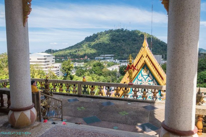 Tempelj Kao Ranga v Phuketu - blizu opazovalne platforme Rang Hill