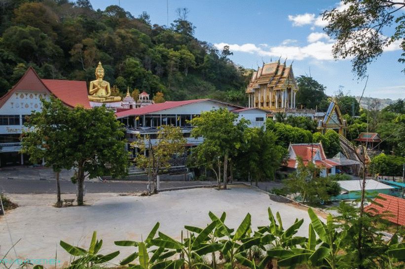 Tempelj Kao Ranga v Phuketu - blizu opazovalne platforme Rang Hill