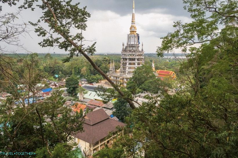 Naj vas spomnim, da je višina pagode 90 metrov, in to je samo začetek vzpona