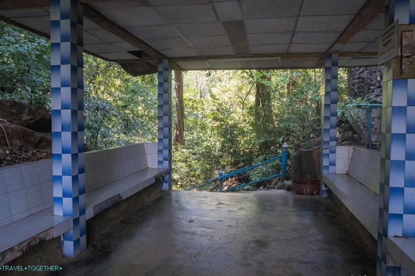 Dihajte v gazebo, kjer ni nikogar