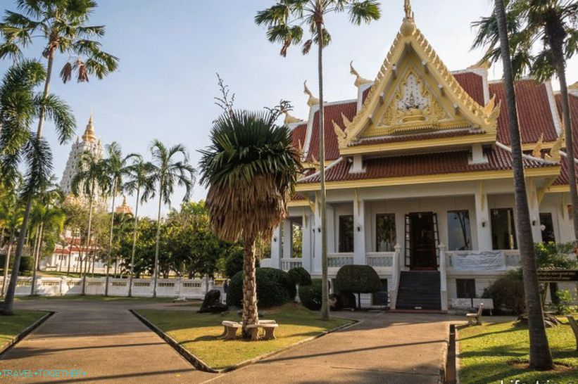 Tempelj Wat Yang v Pattayi - bolje videti sosednjo Phra Mondop