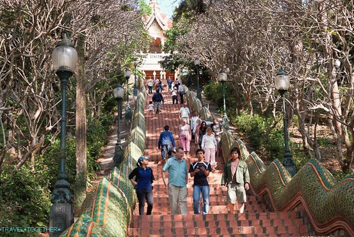 Stopnišče do templja Wat Doi Suthepa