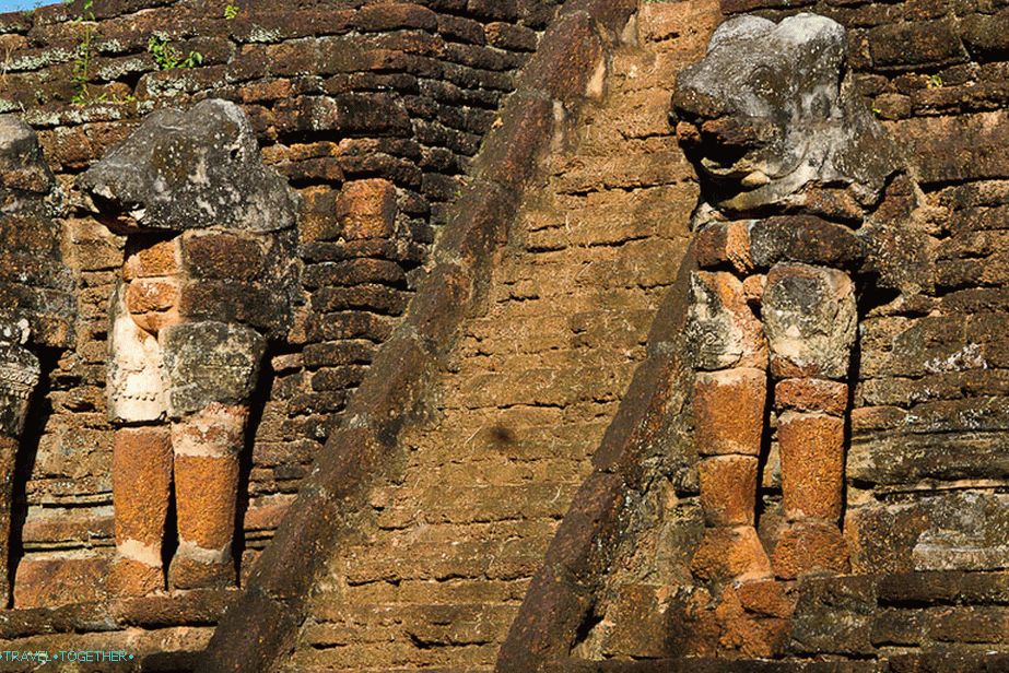 Ostanki slonov in tempelj Wat Chang Chang