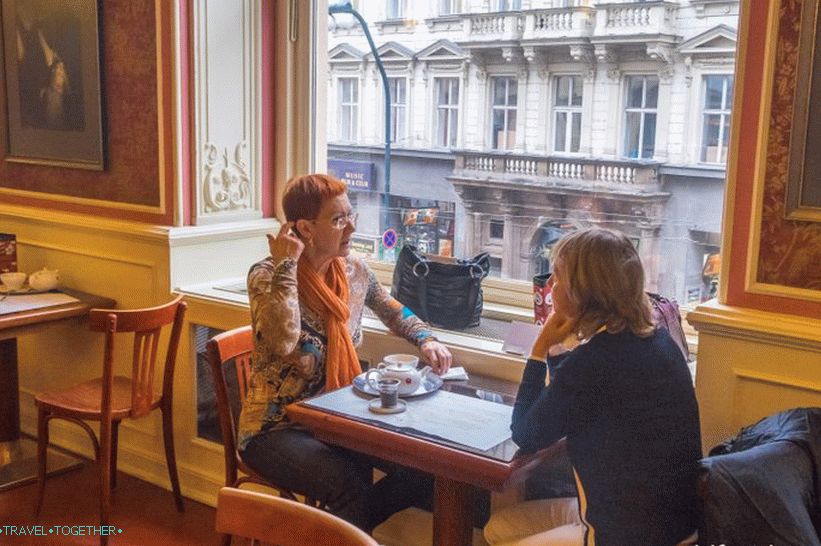 Cafe Louvre - prostor za kulturni zajtrk v Pragi