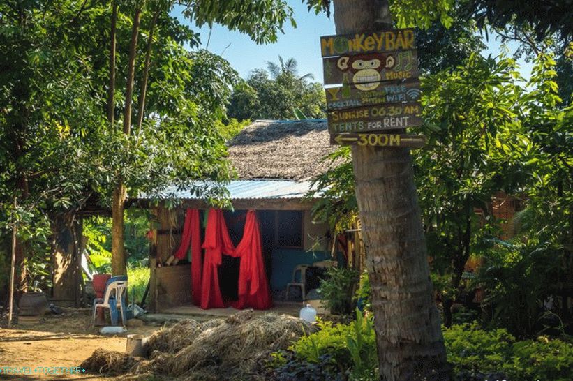 Cafe Monkey Bar na Phi Phi - za introverte in srečanje